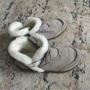 Earth ..Cozy Gray Women's Boots